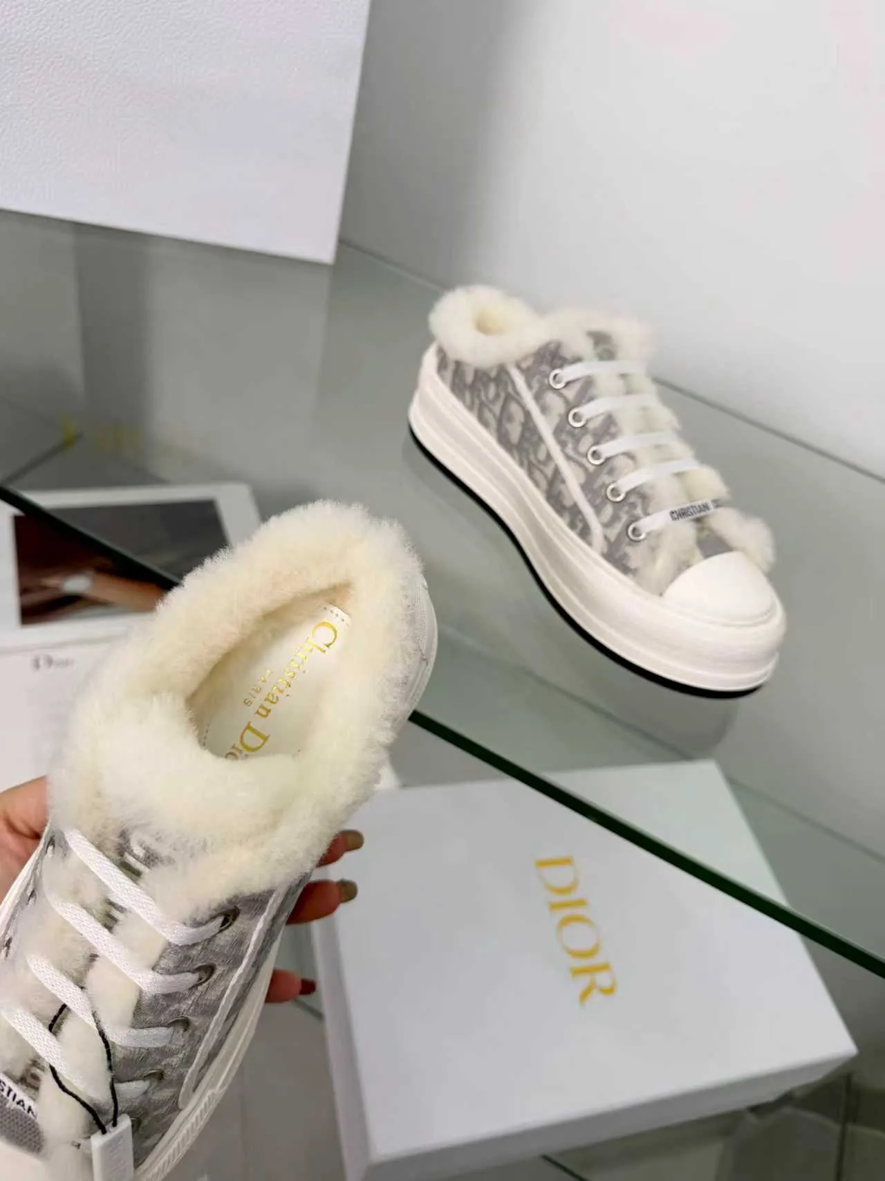 Men's men's shoes pP540! 𝐃𝐈𝐎𝐑 𝐖𝐚𝐥𝐤'𝐧 Dior Presbyopia Embroidery Wool Thick Sole Canvas Shoes Casual Sneakers (Half Flop) These Walk'n'Dior thick sole sneakers are a fashionable piece that elevates the collection. Oblique printed cotton embroidered upper with comfortable platform sole, tongue and Christian Dior Paris signature laces. Bottom thickness 4.5CM Size: Women's 35-41